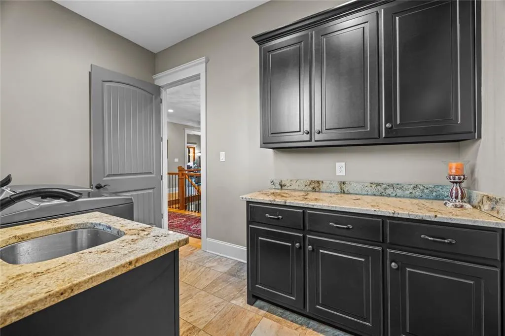 Toccoa, Georgia 30577, United States, 5 Bedrooms Bedrooms, ,4 BathroomsBathrooms,Residential,Active,254771