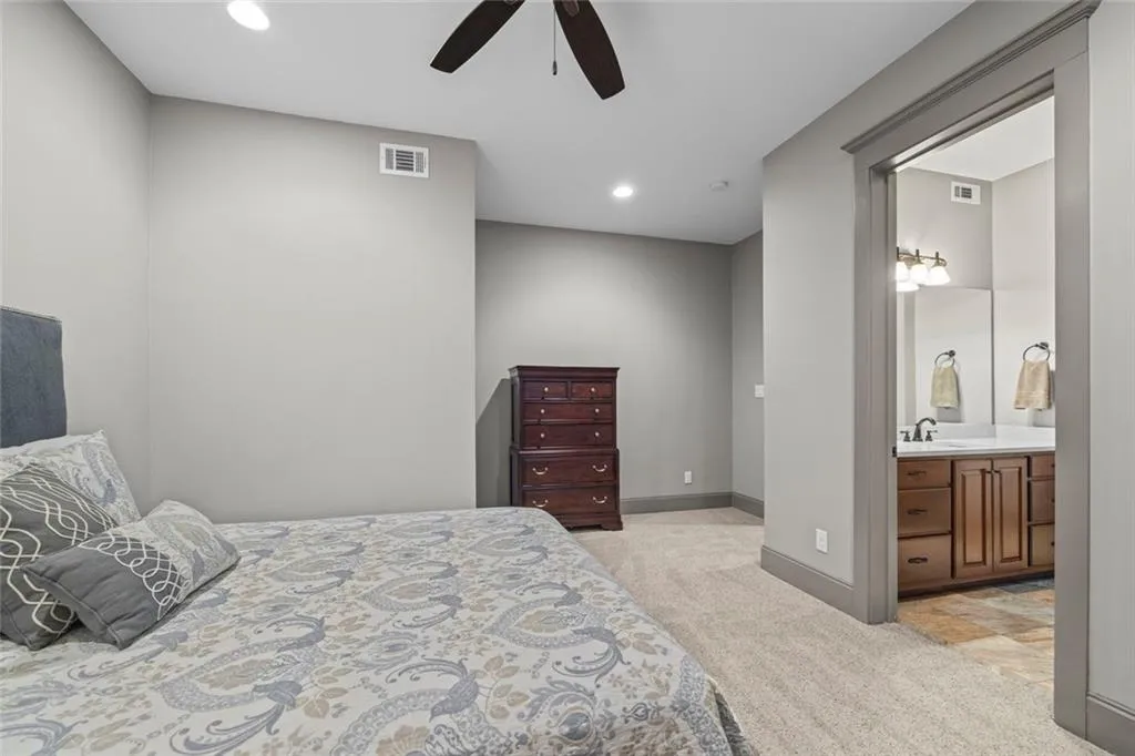 Toccoa, Georgia 30577, United States, 5 Bedrooms Bedrooms, ,4 BathroomsBathrooms,Residential,Active,254771