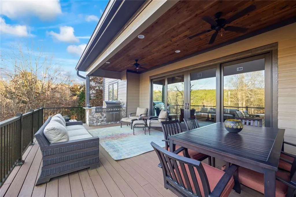 Toccoa, Georgia 30577, United States, 5 Bedrooms Bedrooms, ,4 BathroomsBathrooms,Residential,Active,254771