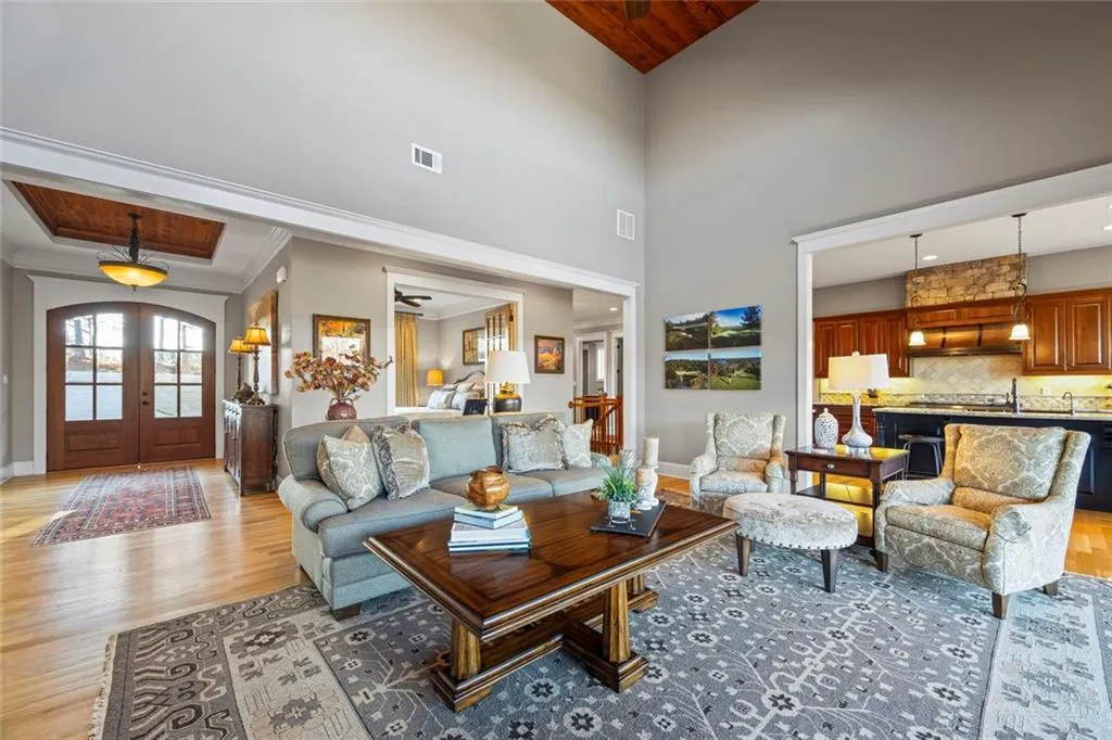 Toccoa, Georgia 30577, United States, 5 Bedrooms Bedrooms, ,4 BathroomsBathrooms,Residential,Active,254771