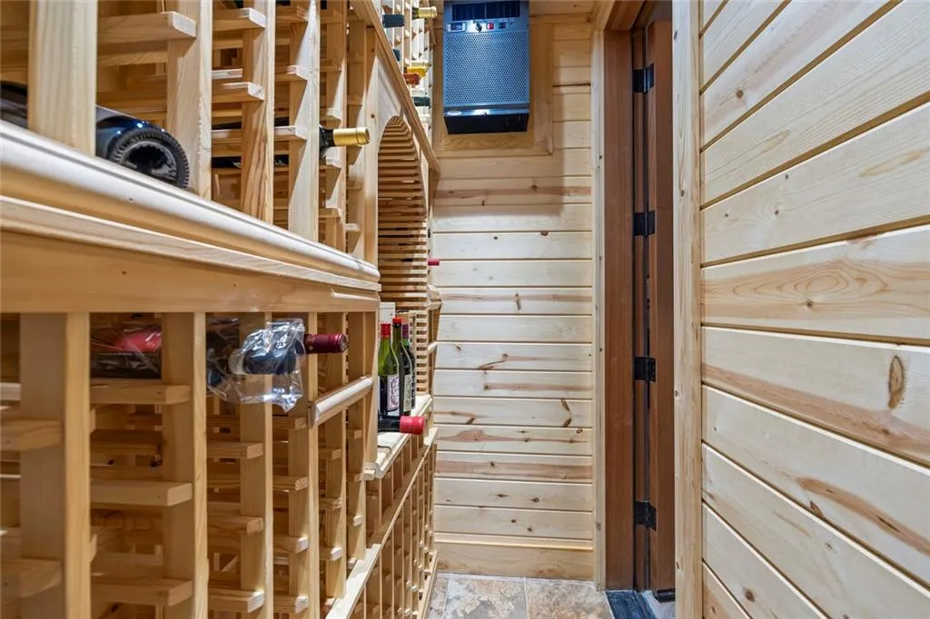 Toccoa, Georgia 30577, United States, 5 Bedrooms Bedrooms, ,4 BathroomsBathrooms,Residential,Active,254771