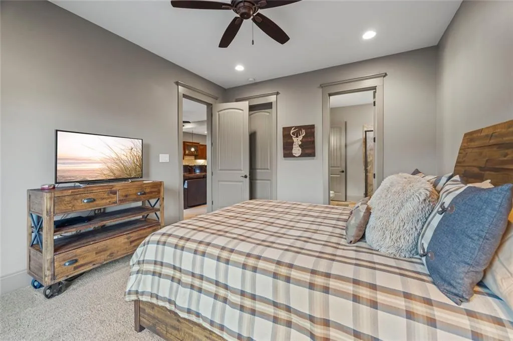 Toccoa, Georgia 30577, United States, 5 Bedrooms Bedrooms, ,4 BathroomsBathrooms,Residential,Active,254771