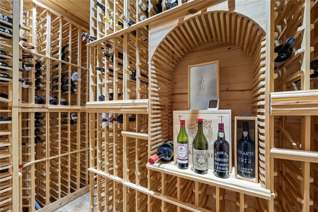 Toccoa, Georgia 30577, United States, 5 Bedrooms Bedrooms, ,4 BathroomsBathrooms,Residential,Active,254771