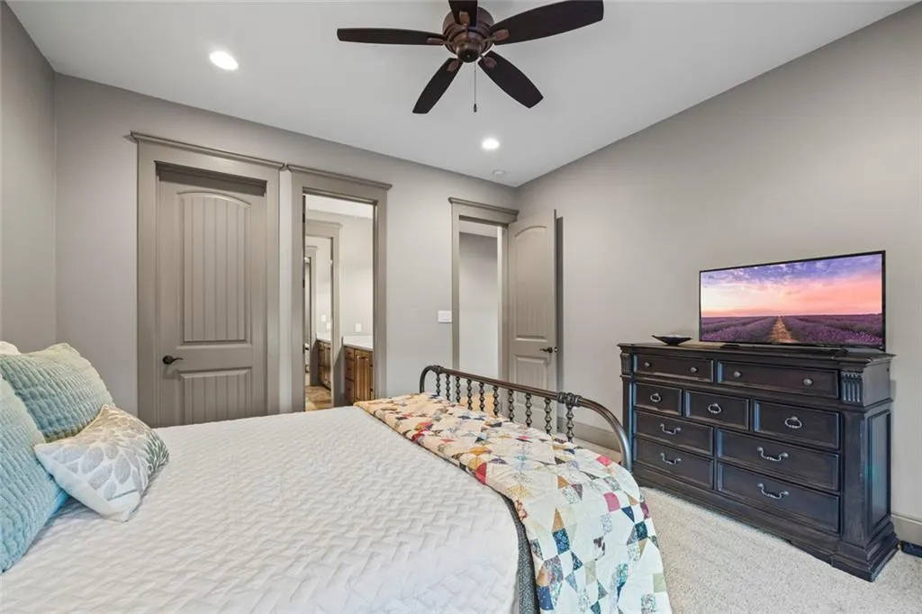 Toccoa, Georgia 30577, United States, 5 Bedrooms Bedrooms, ,4 BathroomsBathrooms,Residential,Active,254771