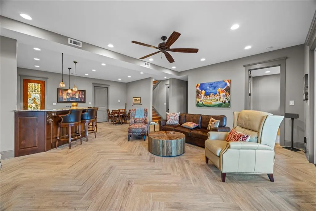 Toccoa, Georgia 30577, United States, 5 Bedrooms Bedrooms, ,4 BathroomsBathrooms,Residential,Active,254771