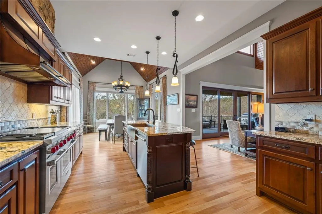 Toccoa, Georgia 30577, United States, 5 Bedrooms Bedrooms, ,4 BathroomsBathrooms,Residential,Active,254771