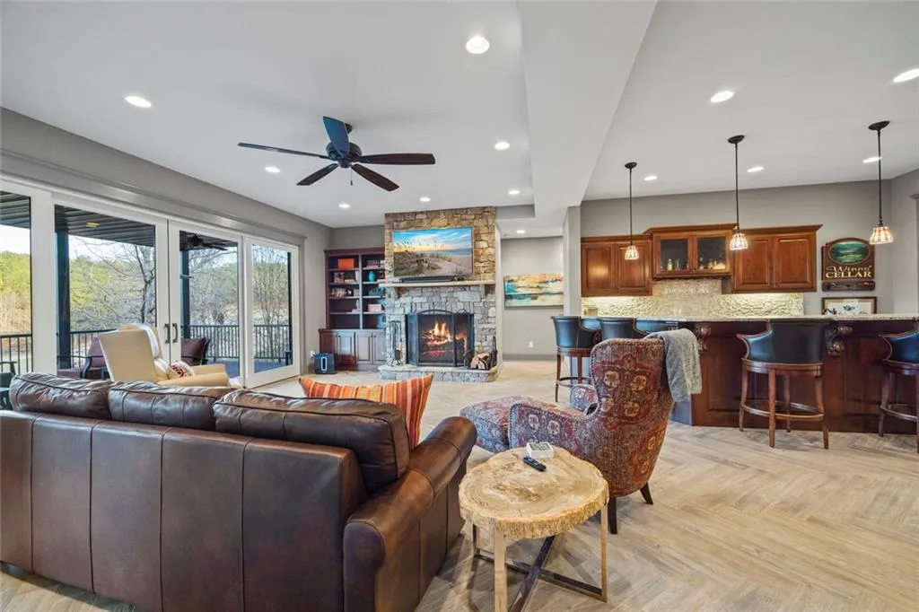 Toccoa, Georgia 30577, United States, 5 Bedrooms Bedrooms, ,4 BathroomsBathrooms,Residential,Active,254771