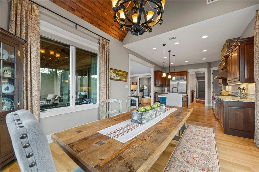 Toccoa, Georgia 30577, United States, 5 Bedrooms Bedrooms, ,4 BathroomsBathrooms,Residential,Active,254771