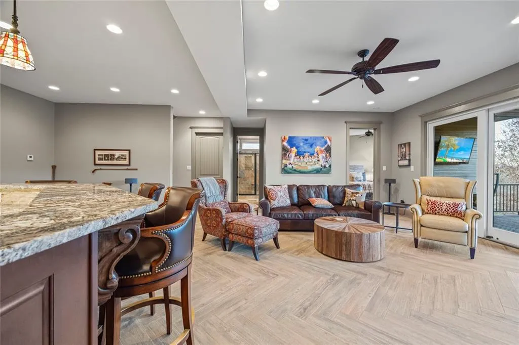 Toccoa, Georgia 30577, United States, 5 Bedrooms Bedrooms, ,4 BathroomsBathrooms,Residential,Active,254771