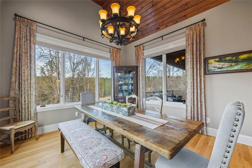 Toccoa, Georgia 30577, United States, 5 Bedrooms Bedrooms, ,4 BathroomsBathrooms,Residential,Active,254771