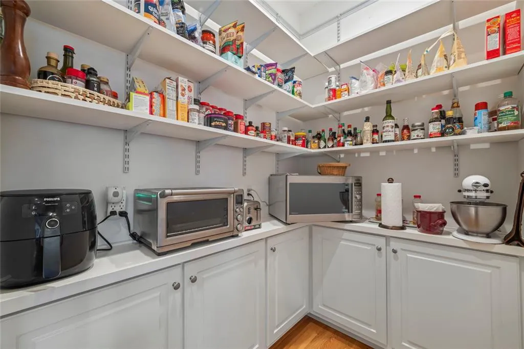 Toccoa, Georgia 30577, United States, 5 Bedrooms Bedrooms, ,4 BathroomsBathrooms,Residential,Active,254771