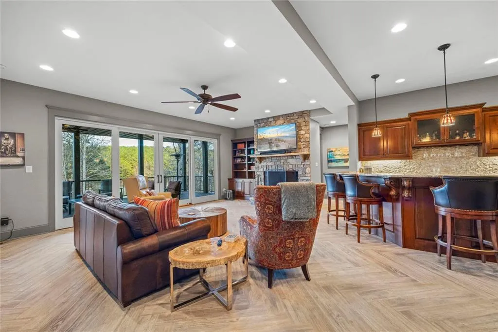 Toccoa, Georgia 30577, United States, 5 Bedrooms Bedrooms, ,4 BathroomsBathrooms,Residential,Active,254771