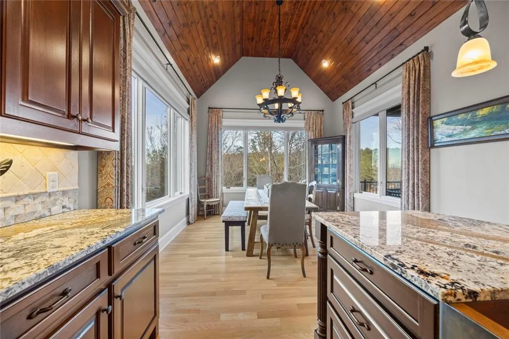 Toccoa, Georgia 30577, United States, 5 Bedrooms Bedrooms, ,4 BathroomsBathrooms,Residential,Active,254771