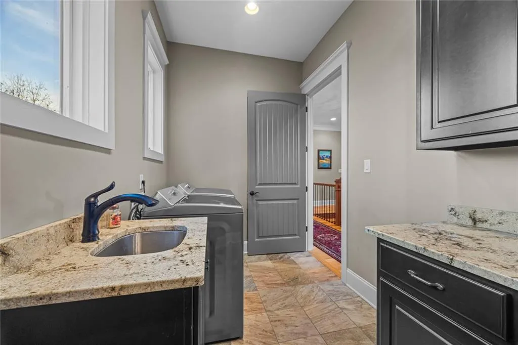 Toccoa, Georgia 30577, United States, 5 Bedrooms Bedrooms, ,4 BathroomsBathrooms,Residential,Active,254771