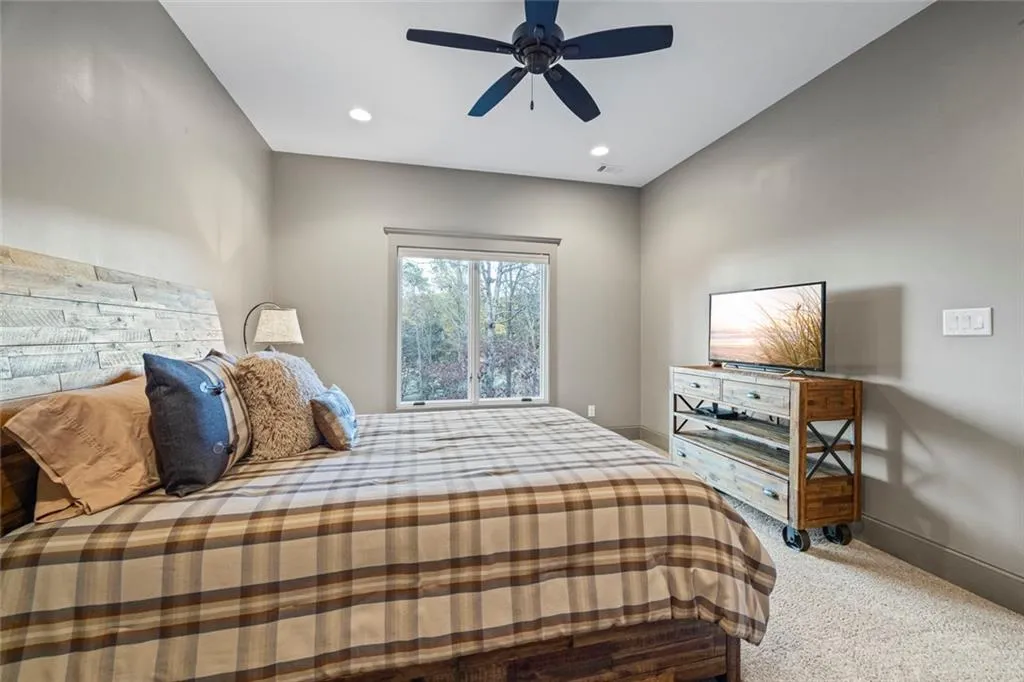 Toccoa, Georgia 30577, United States, 5 Bedrooms Bedrooms, ,4 BathroomsBathrooms,Residential,Active,254771