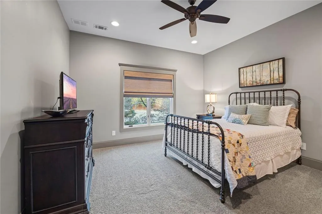 Toccoa, Georgia 30577, United States, 5 Bedrooms Bedrooms, ,4 BathroomsBathrooms,Residential,Active,254771