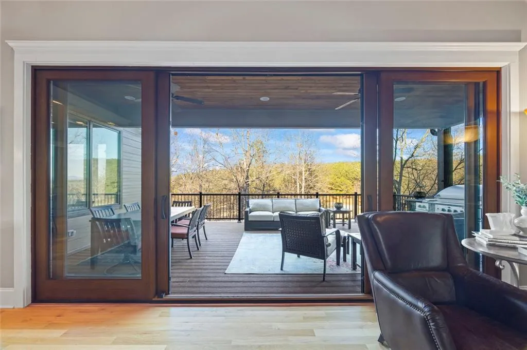 Toccoa, Georgia 30577, United States, 5 Bedrooms Bedrooms, ,4 BathroomsBathrooms,Residential,Active,254771