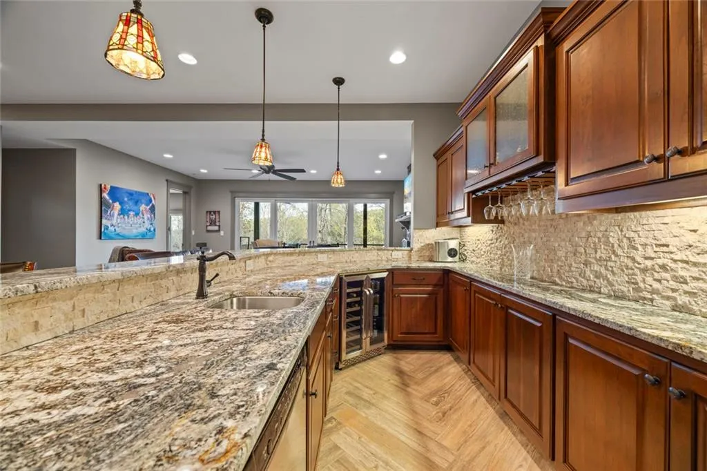 Toccoa, Georgia 30577, United States, 5 Bedrooms Bedrooms, ,4 BathroomsBathrooms,Residential,Active,254771