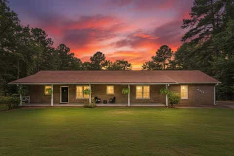 Homes For Sale - 6372 Valley Dale Drive<br/> Riverdale, GA 30274