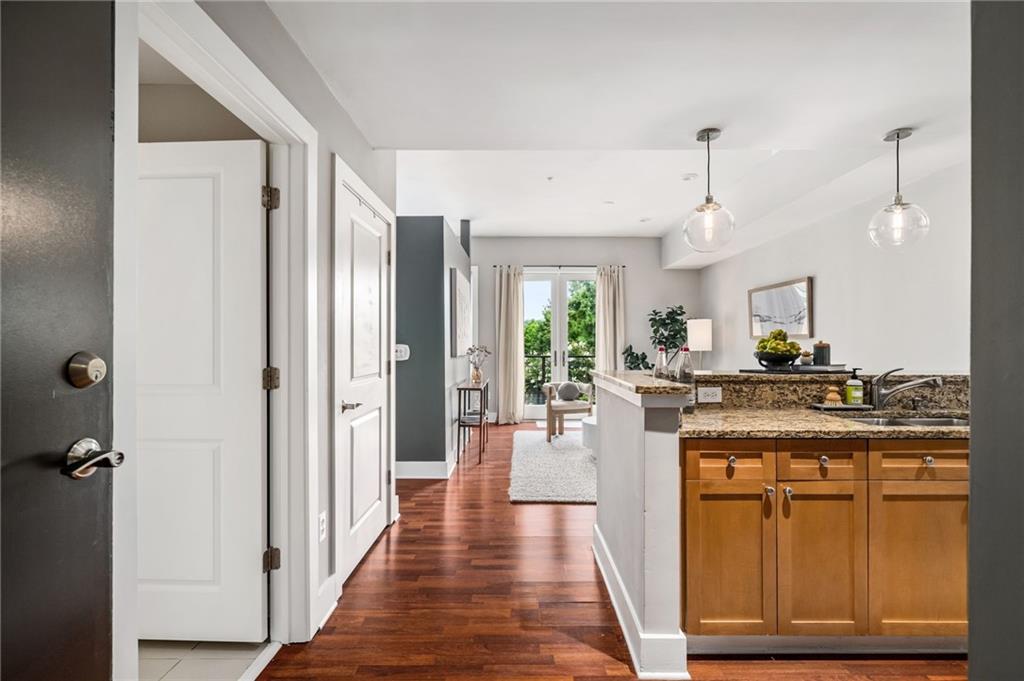 924 Garrett Street SE 208