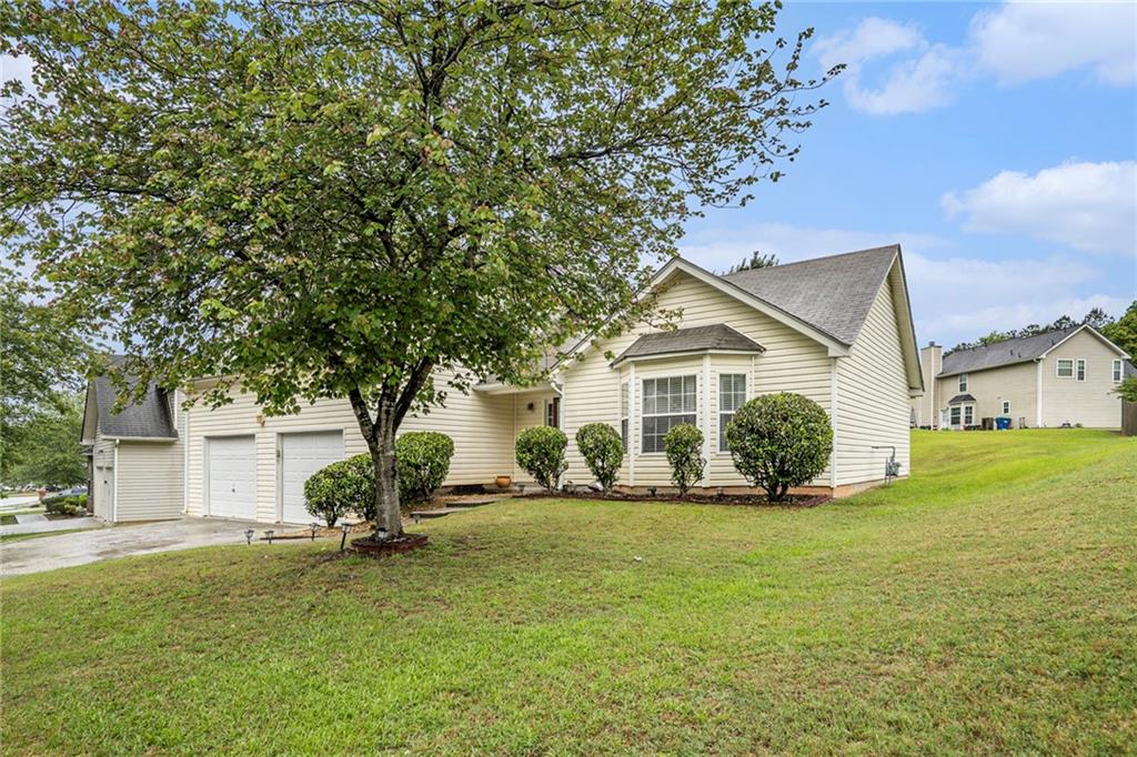 436 Berkshire Place, Fairburn, Georgia image 2