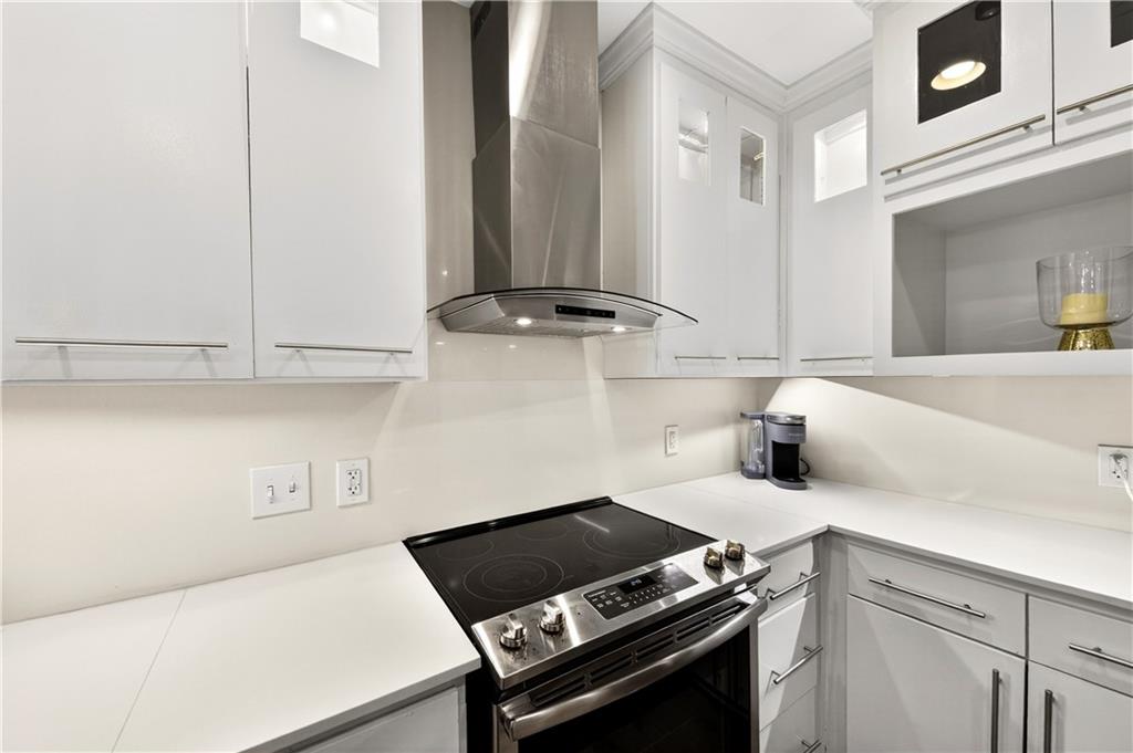 2255 Peachtree Road NE 323