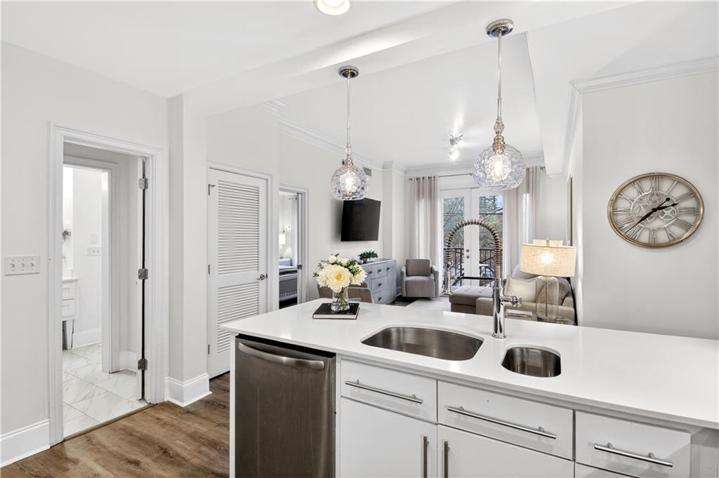 2255 Peachtree Road NE 323