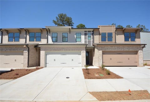 Townhouse For Rent - 1147 Lucan Lane<br/> Lawrenceville, GA 30043