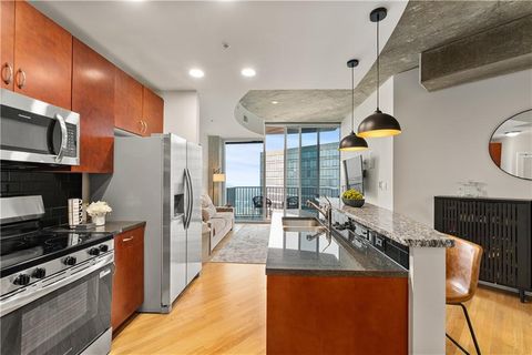 Condo For Sale - 400 W Peachtree Street #3214<br/> Fulton County, Atlanta, GA 30308