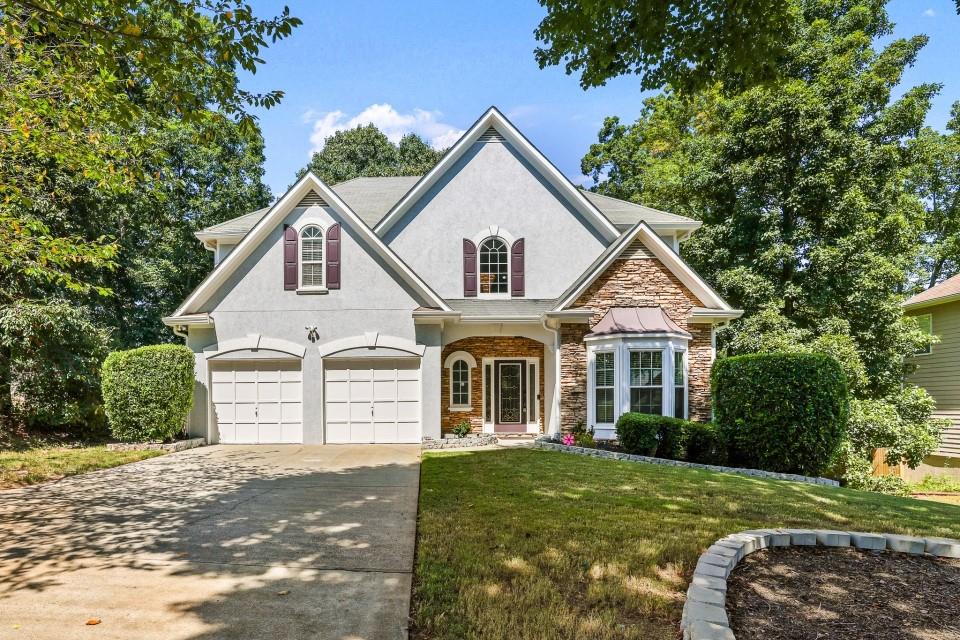 This house is in Alpharetta but falls under Top rated FORSYTH county schools near exit 12 on GA 400. This house has a lot to offer along with 2 story foyer and 2 story family/great room.Large oversized master Renovated bathroom vanities and shower, new hardwood floor on main, and brand-new carpet. Freshly painted exterior and some interior. Washer, dryer, refrigerator, microwave & dishwasher included
Amenities include pool, tennis & basketball courts, walkway to big creek greenway trailhead connecting to Halcyon.