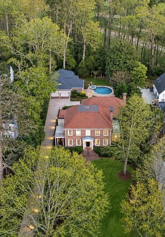 1105 Lullwater Road