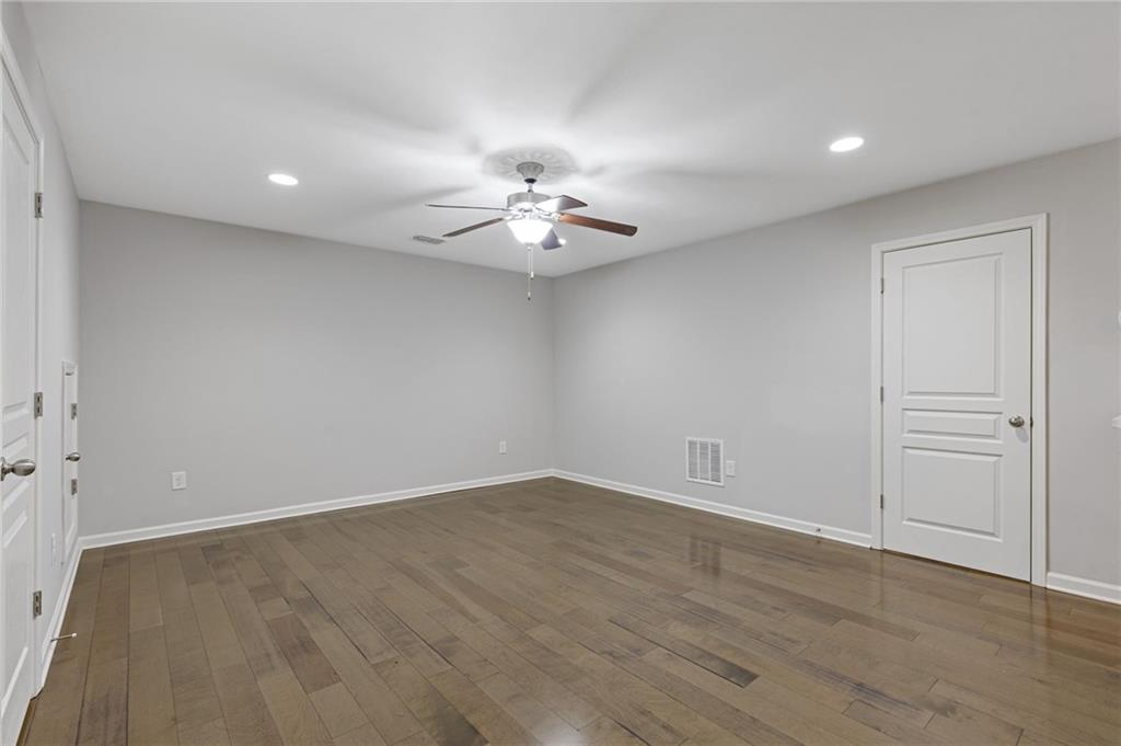 8335 Village Place, Suwanee, Georgia image 39
