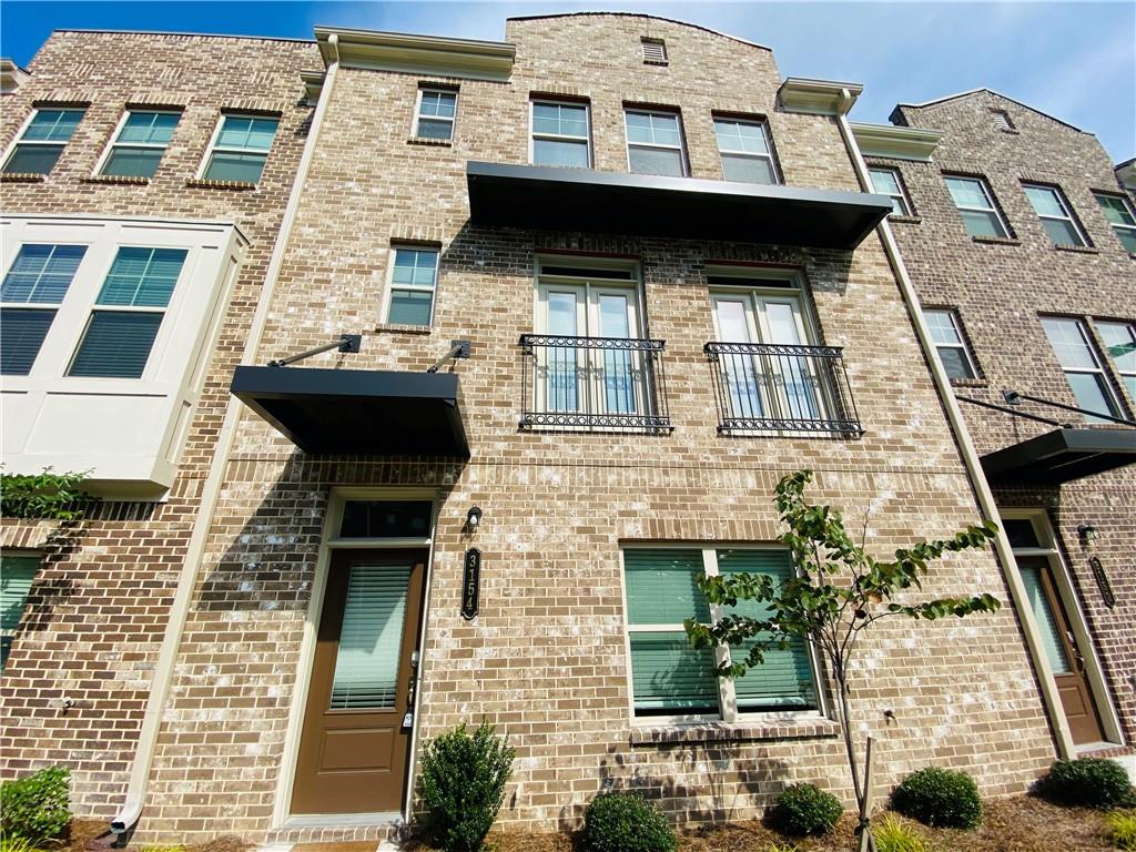Luxury Townhouse, White cabinets, and Granite counter tops. Master suite boasts luxury spa shower, double vanity, & spacious walk-in closet. Entertain on your oversized deck, overlooking your private backyard. extra space for your office. Full Bath on terrace level for guests, plus additional bedroom! Poolside view. Extra space for storage in garage. Double Heaters for hot water running constantly amazing location, near Town Brookhaven, Peachtree Station, and Ashford Park Elementary! walkable to Whole Foods, Starbucks. Few minutes to Buckhead and Perimeter.