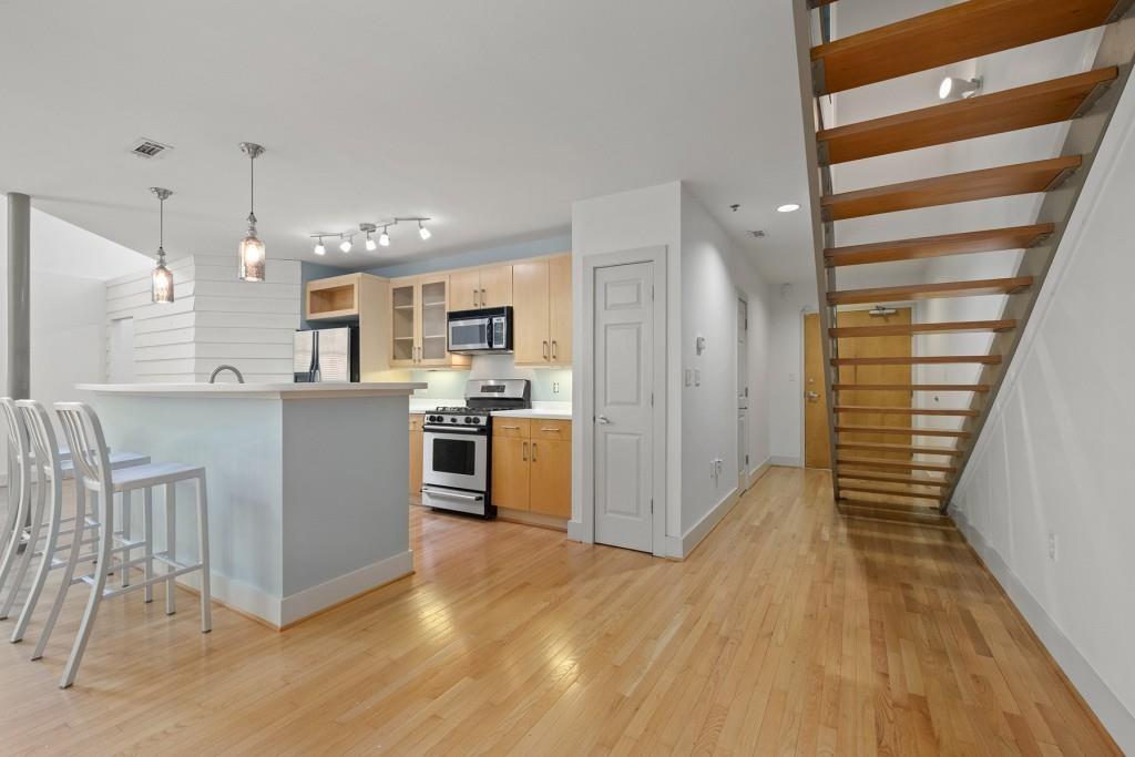 790 North Avenue NE 108