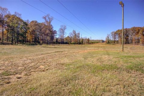 Homes For Sale - 104 Beaver Dam Drive<br/> Eatonton, GA 31024