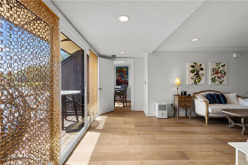 8 Northlake Circle