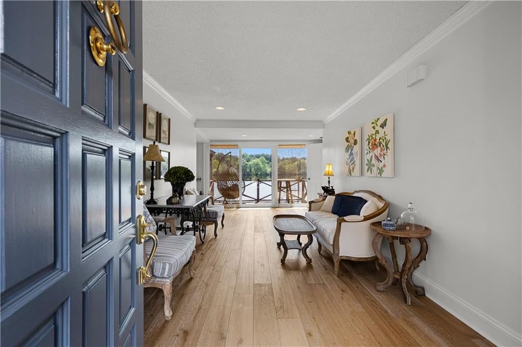 8 Northlake Circle