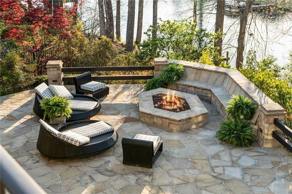 1125 Lake Shore Overlook