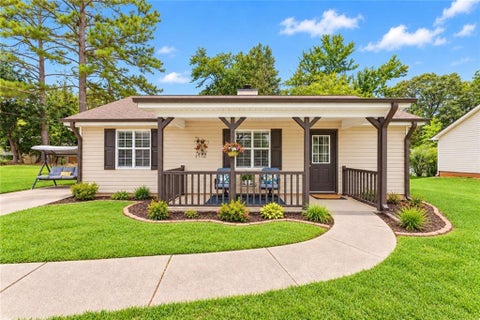 Homes For Sale - 2560 Fairlane Drive<br/> Cumming, GA 30041