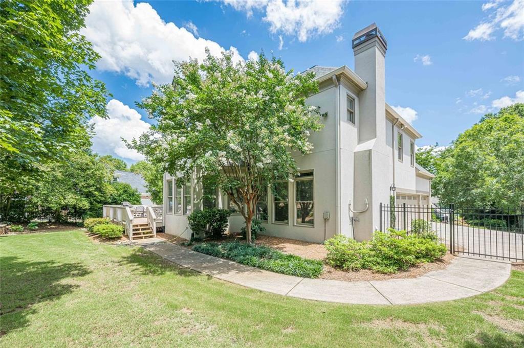5825 LAUREL OAK Drive