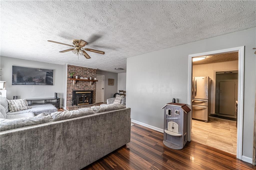 25 Shoreline Drive NW