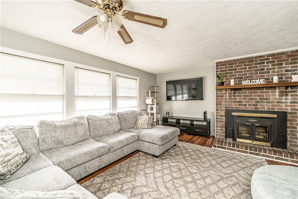 25 Shoreline Drive NW