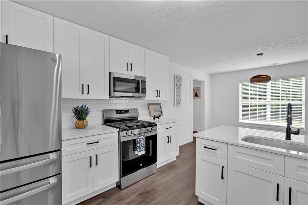 2586 Abbotts Glen Drive, Acworth, Georgia image 6