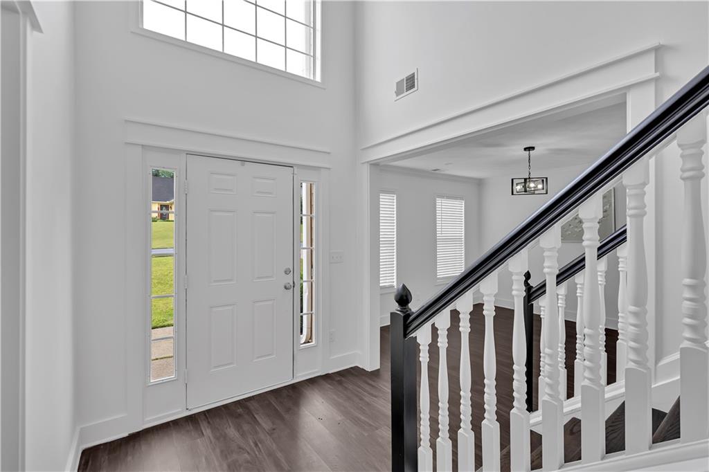 2586 Abbotts Glen Drive NW