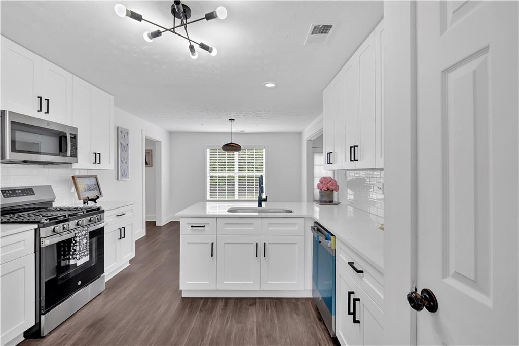 2586 Abbotts Glen Drive, Acworth, Georgia image 8