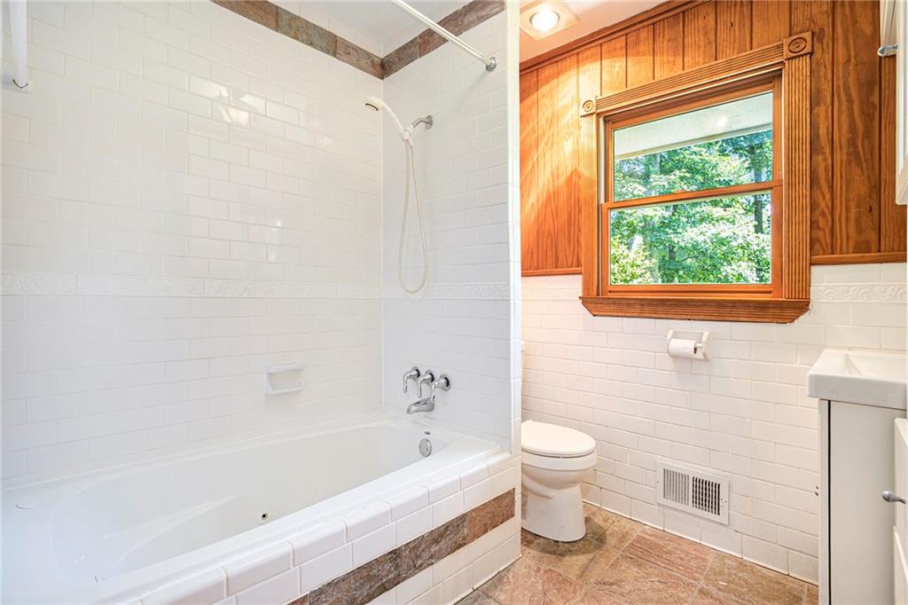 2595 Woodhill Circle, Atlanta, Georgia image 20
