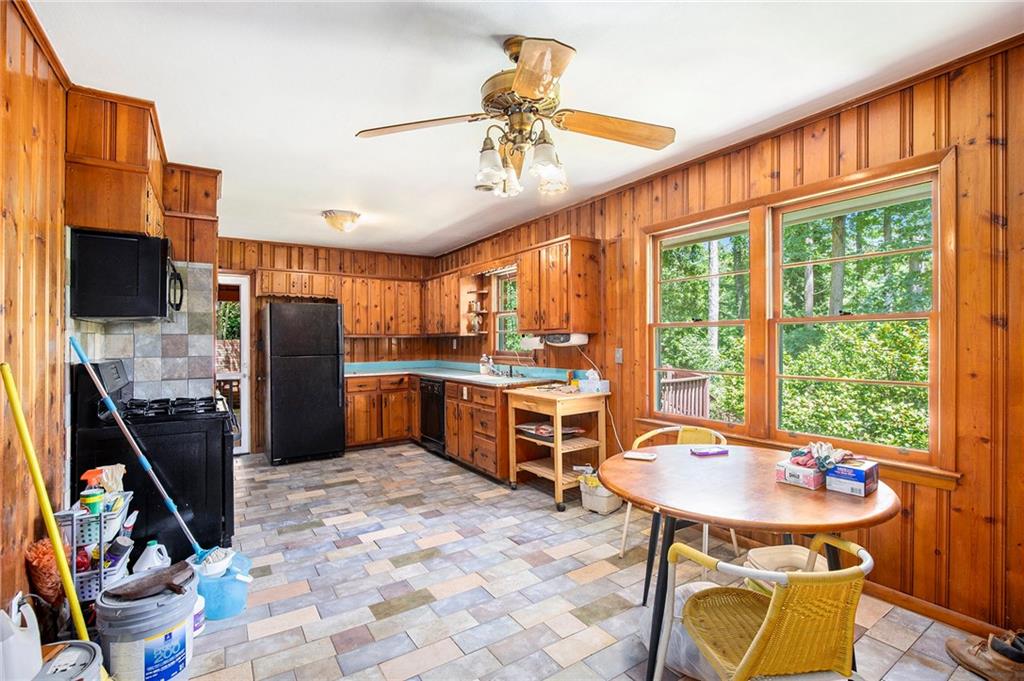 2595 Woodhill Circle, Atlanta, Georgia image 12