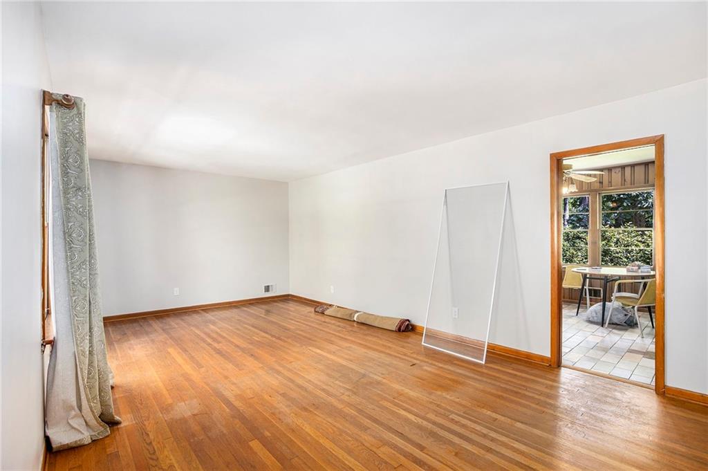 2595 Woodhill Circle, Atlanta, Georgia image 4