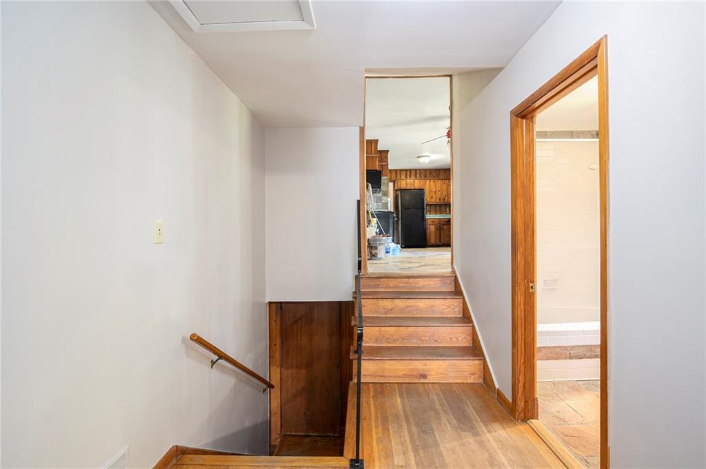 2595 Woodhill Circle, Atlanta, Georgia image 7