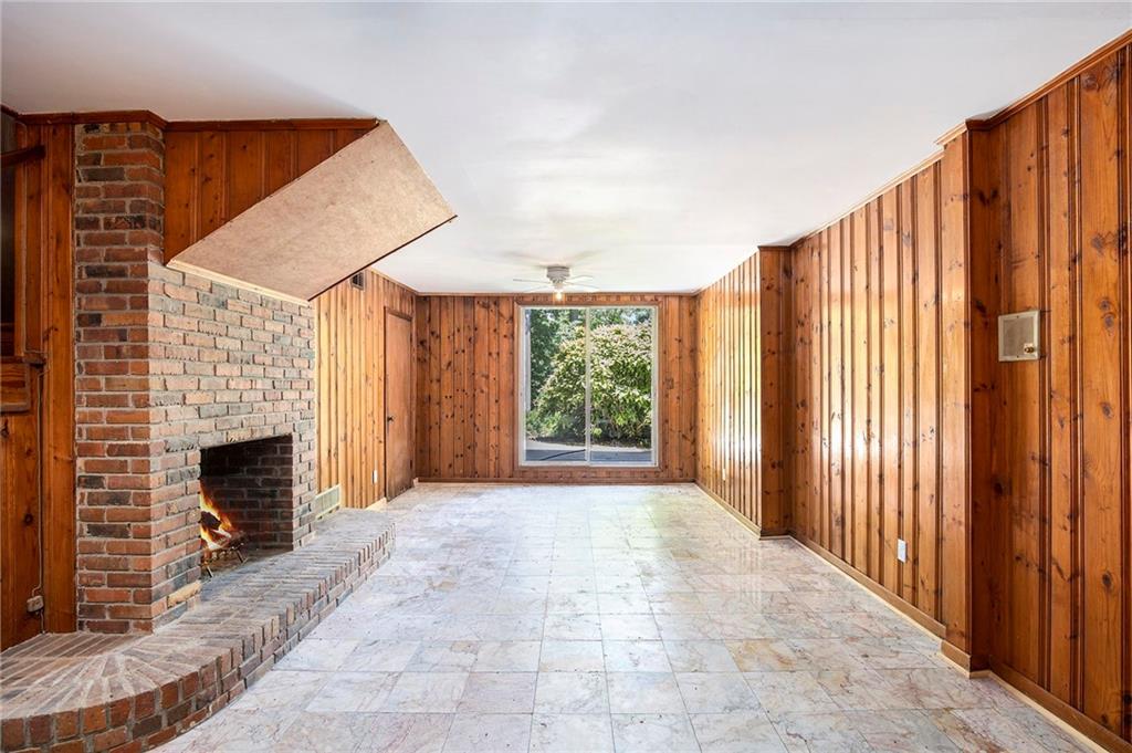 2595 Woodhill Circle, Atlanta, Georgia image 24